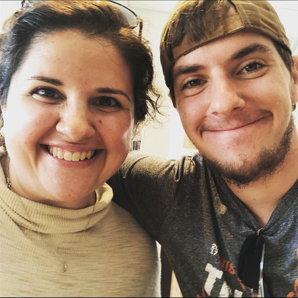 Meet your Posher, Allison - Picture 2 of 4